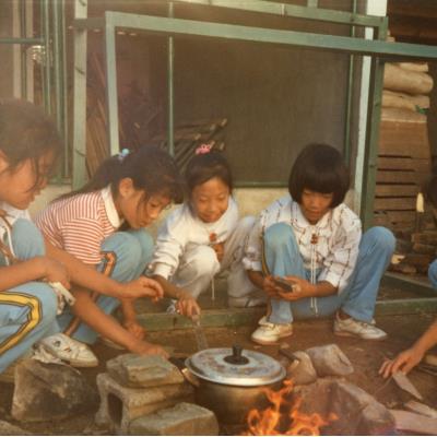 1988년 7월27~29일 원천국민학교 보이ㆍ걸스카웃트 하계야영대회 밥짓기(4)	