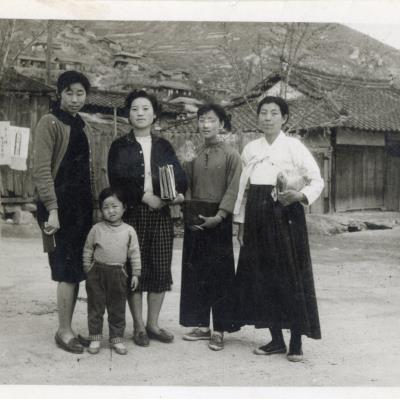 1959년 옥정동 제일교회 앞에서