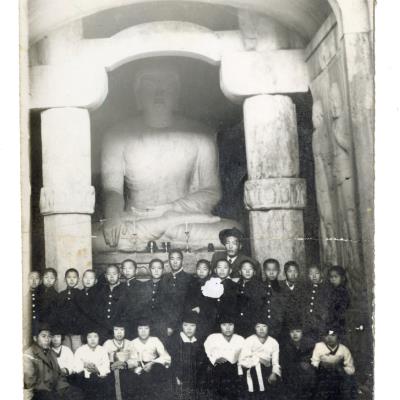 1950년대 경주 본존불과 함께