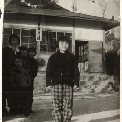 1960년대 명동교회 예배당 앞 기념사진