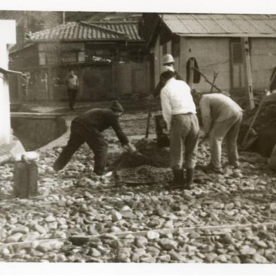 성진골 석출및 골목포장 작업 중