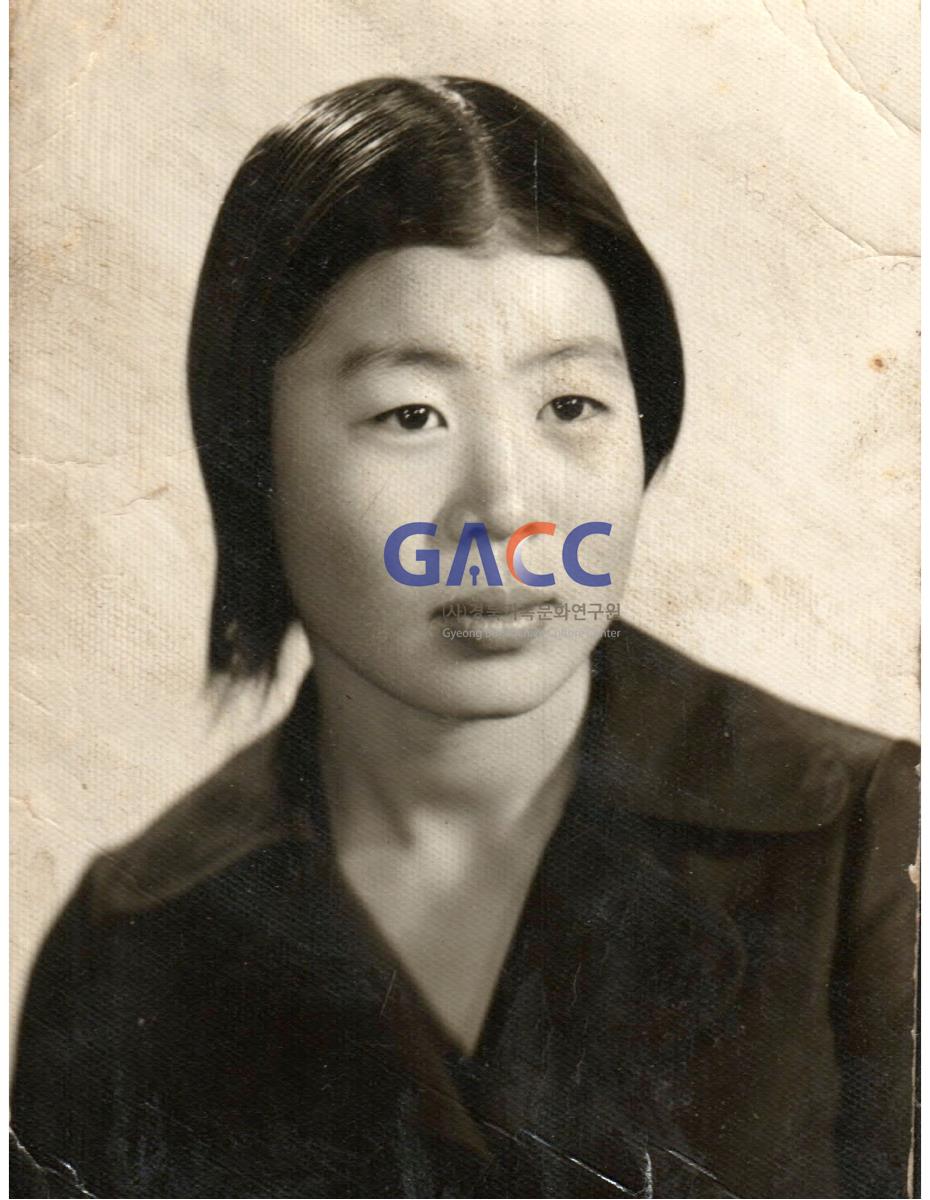 최영순씨, 사진관에서 작은그림