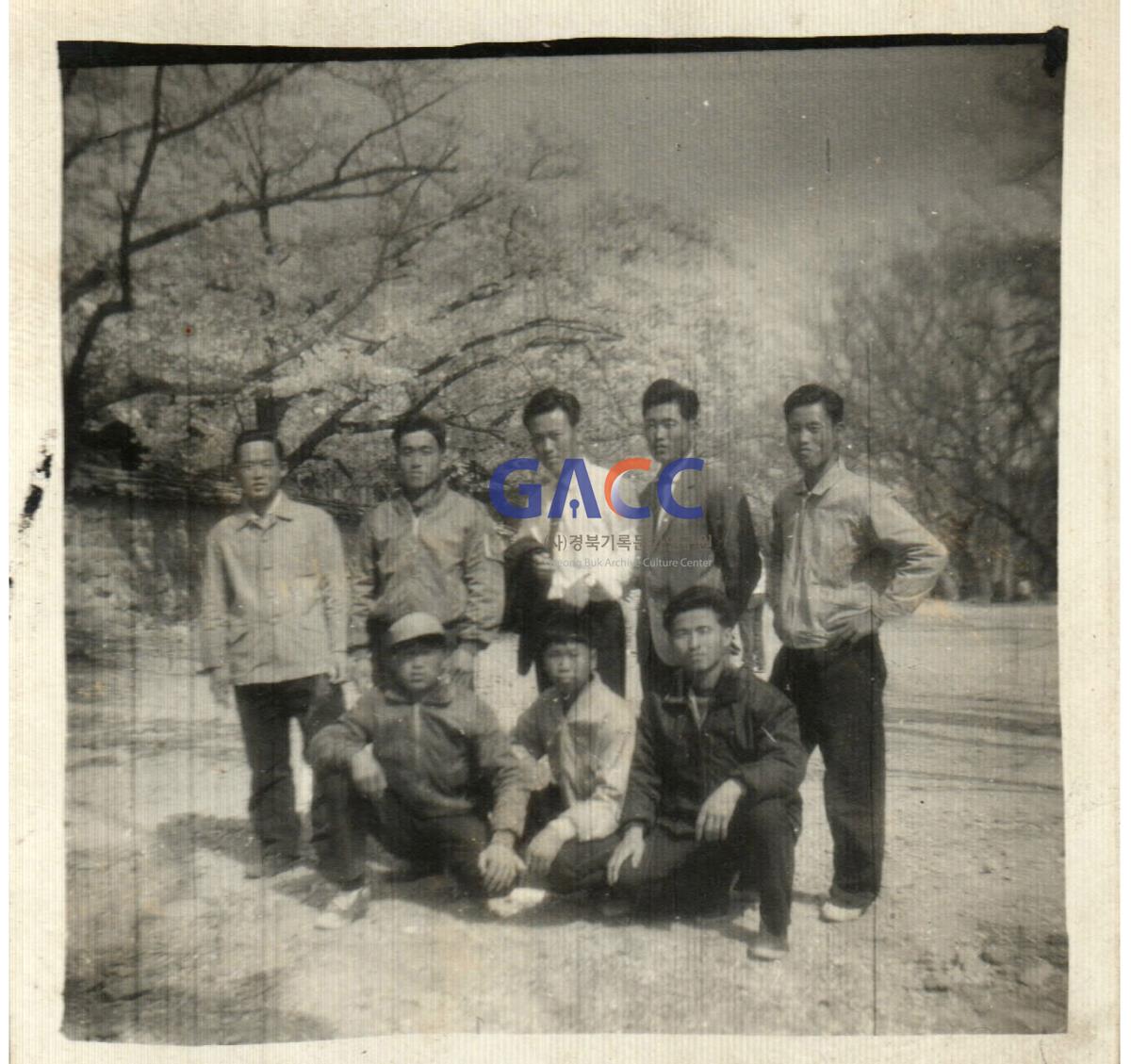 1966년 4월 19일 영천 은해사 방문기념 작은그림