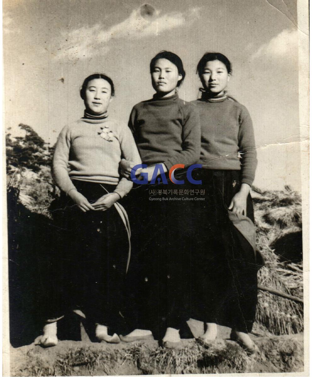 좌측부터 장금수, 장옥수(김분자씨 남편 맏누님), 장옥금 작은그림