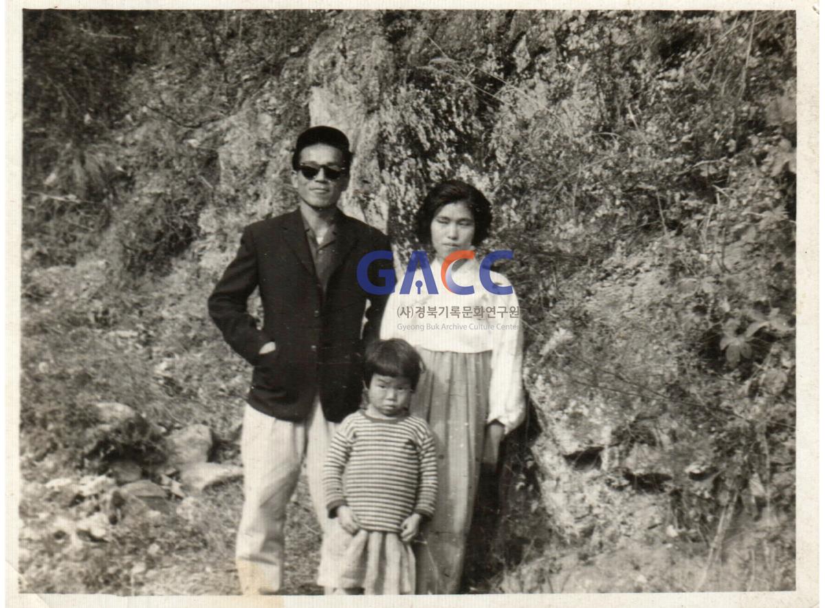 1963년 김덕수씨 아내와 여동생 함께 작은그림