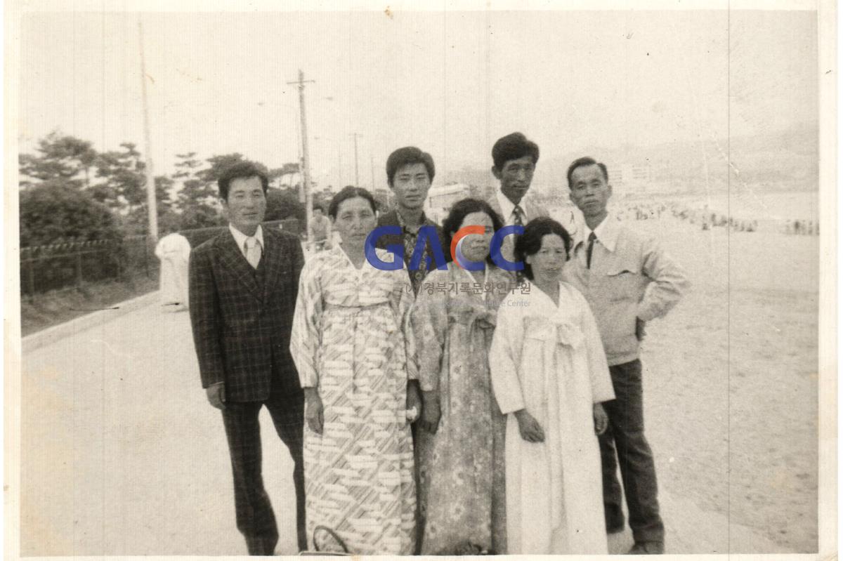 권오진씨 일가와 친척들 여행간 모습 작은그림