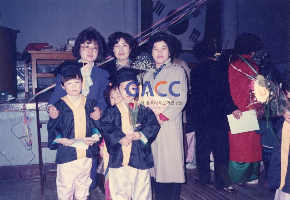 1986년 안동병설유치원 졸업식 작은그림