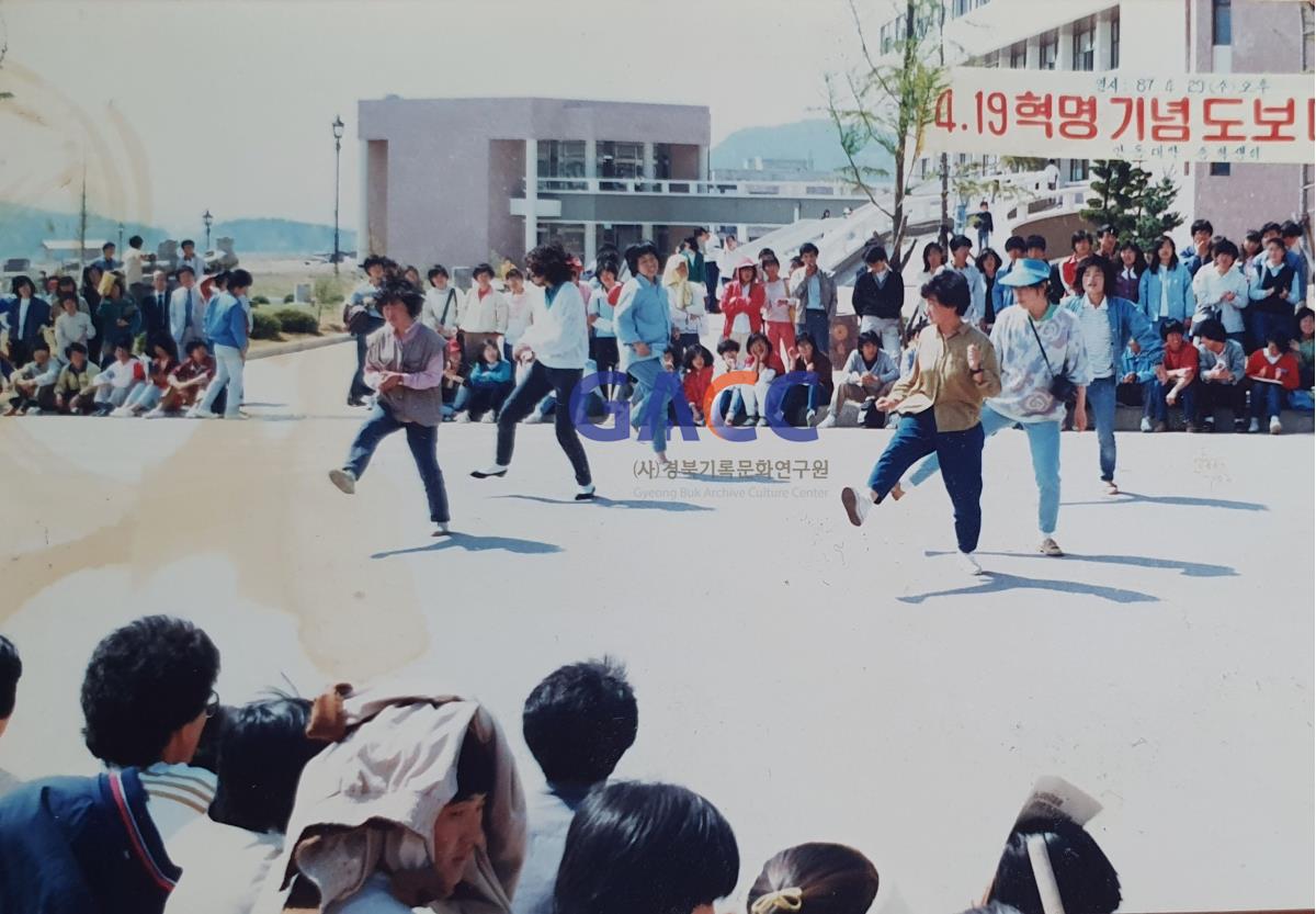 4월 그 가슴으로 작은그림