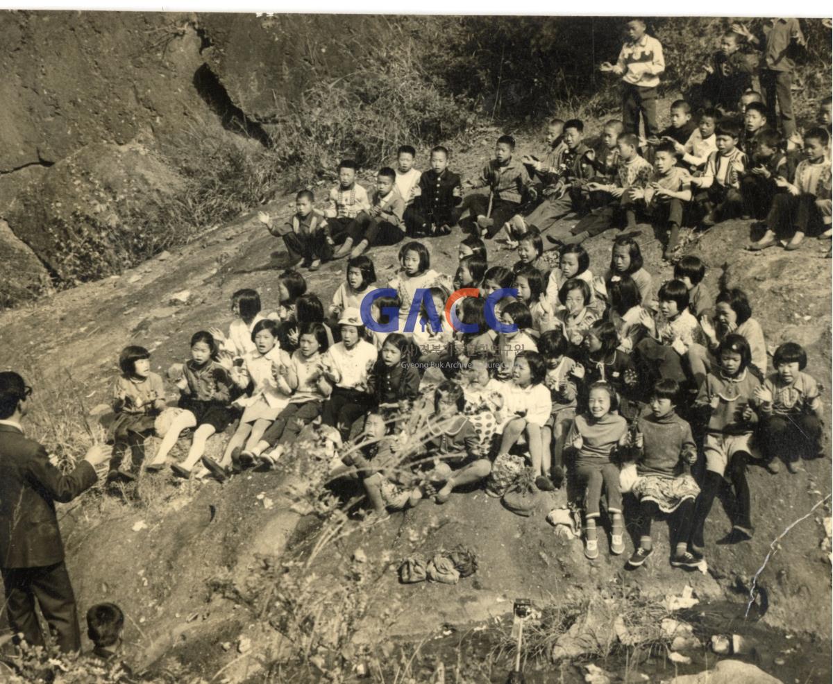 1970년경 상주화산국민학교 소풍(2) 작은그림