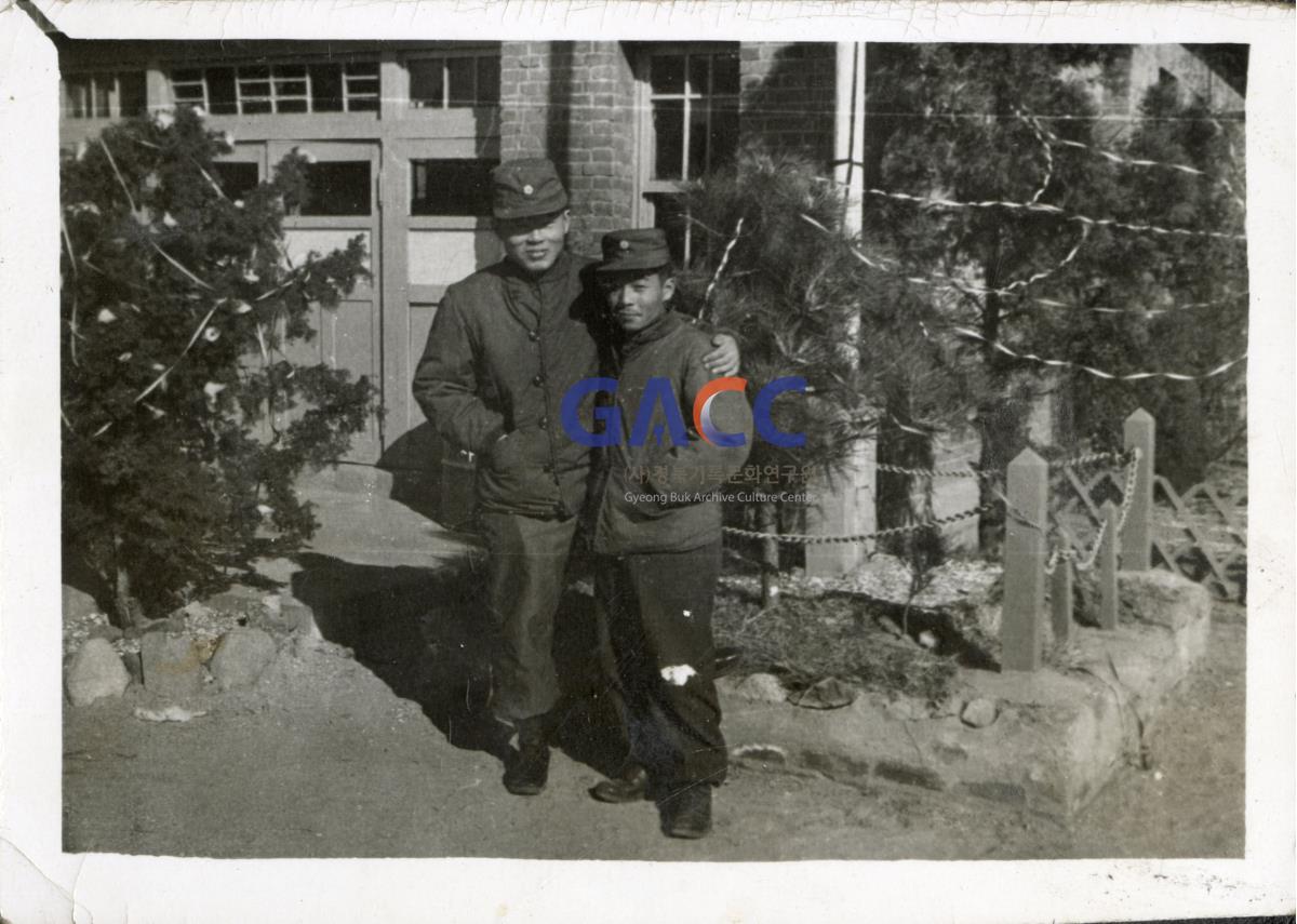 1954년 군부대 문관 시절 작은그림