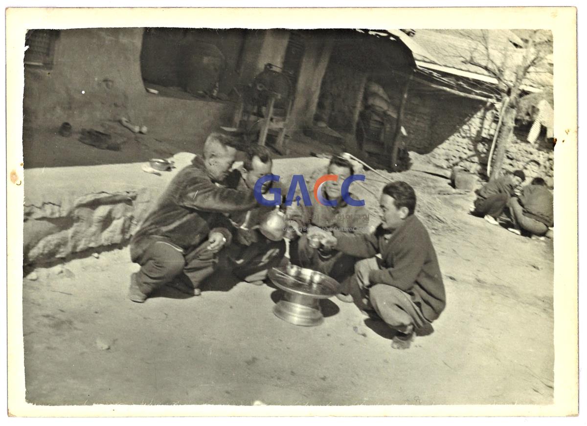 1965년 동네어른 생신날 작은그림