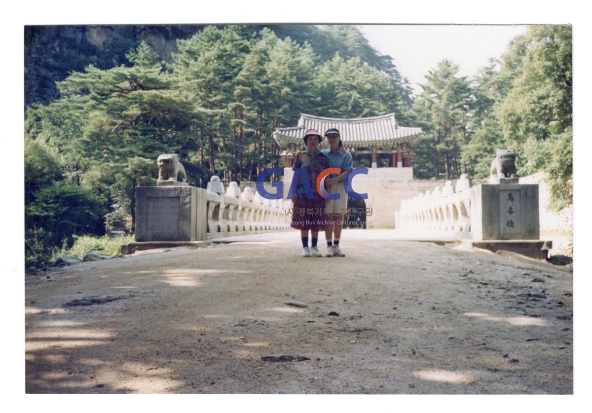 1985년 문경새재 앞 딸과 아내 작은그림