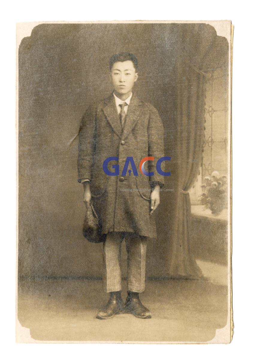 1930년대 사진관에서 작은그림