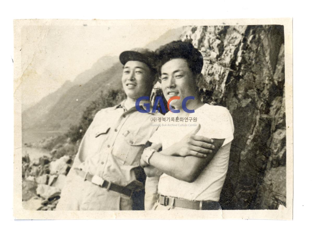 1950년대 춘천에서 군대 동기와 작은그림