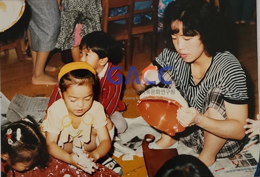 유치원에서 엄마와 탈 만들기 작은그림