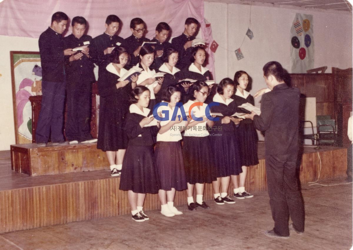 1977년 안동교회 성가대 작은그림