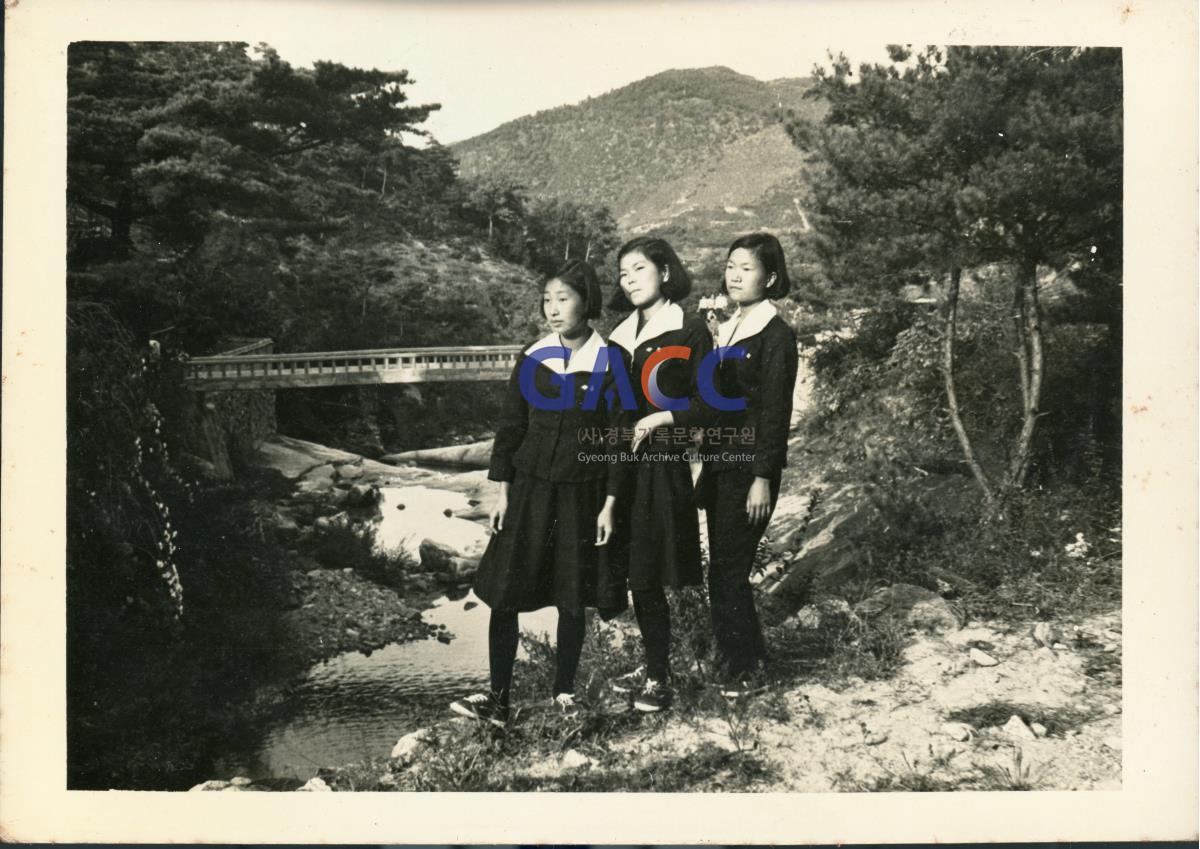 단발머리 학창시절 작은그림