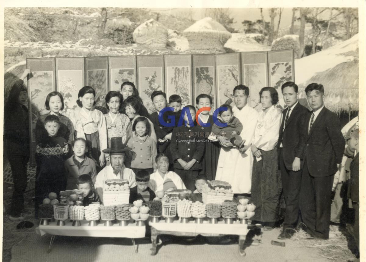 1970년경 할머니의 회갑연 작은그림