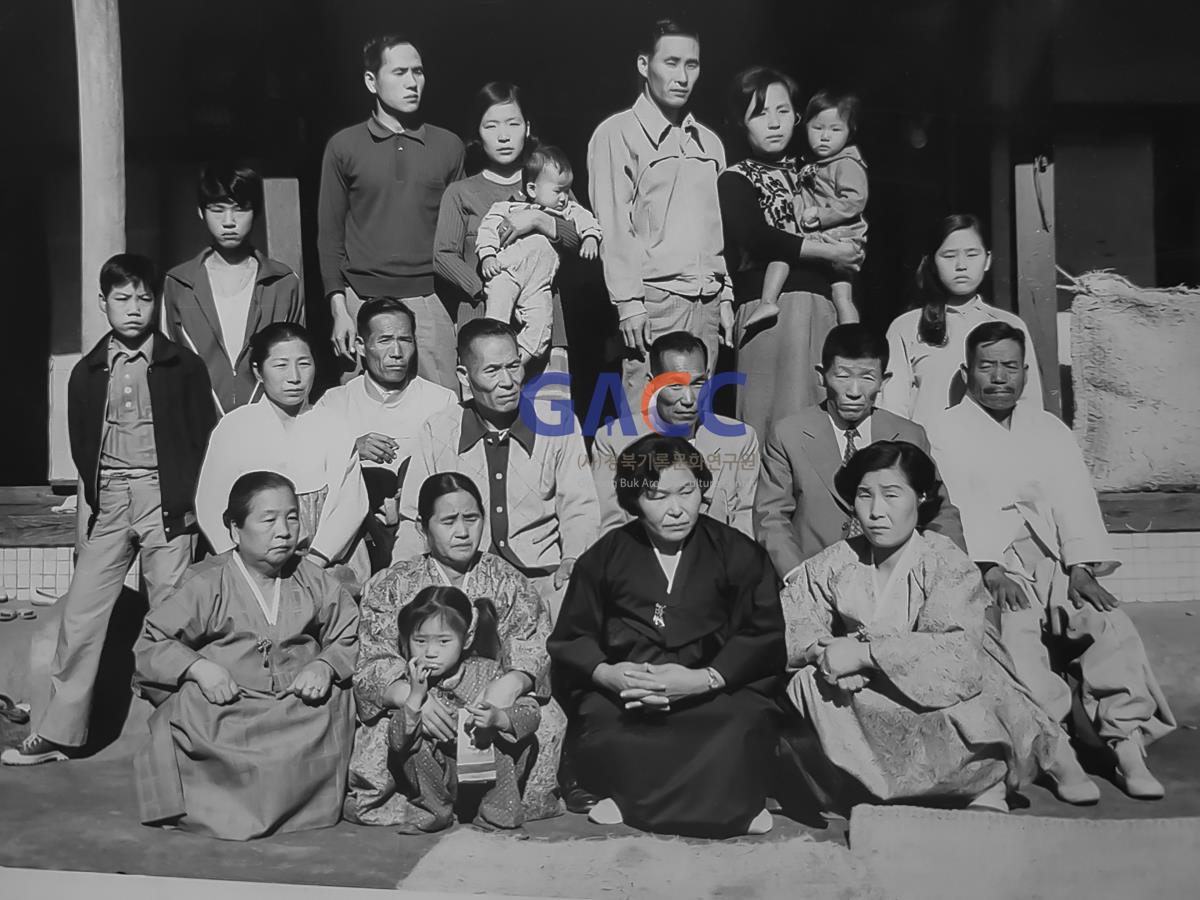 사촌형제의가족기념찰영 작은그림