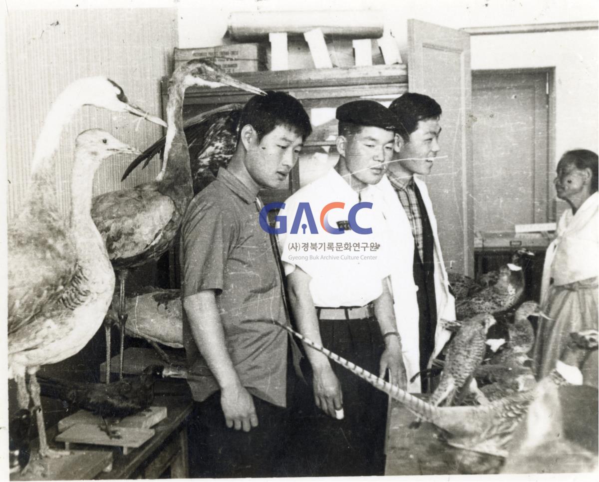 경북대학교 재학시절 전시장에서 작은그림