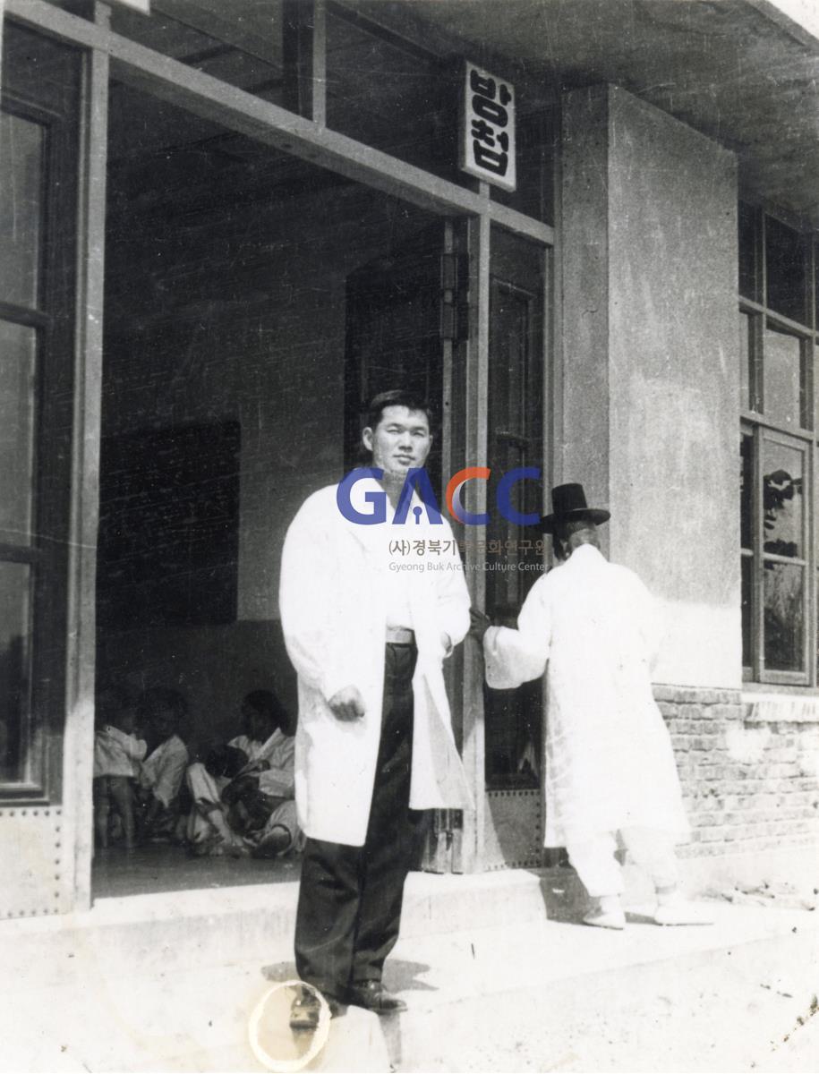 경북대학교 재학시절 전시장에서 작은그림