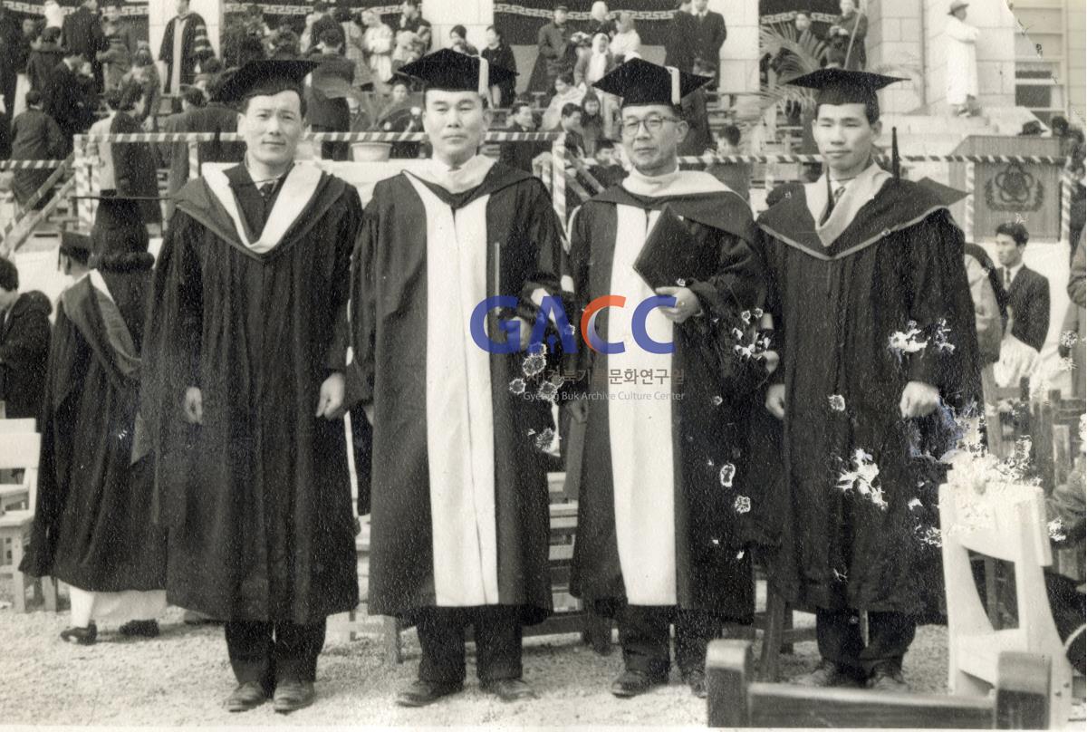 경북대학교 학위 수여식 작은그림