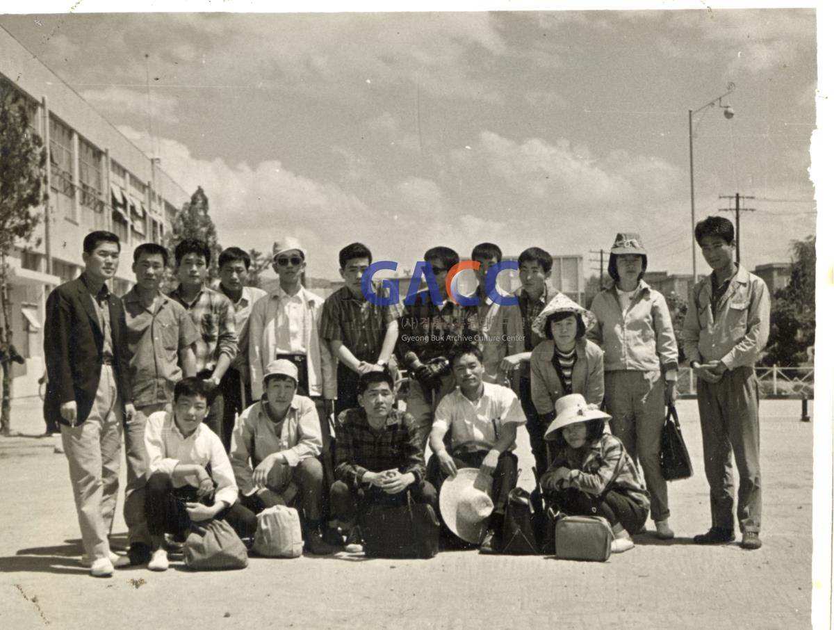경북대학교 재학시절 친구들과 함께 작은그림