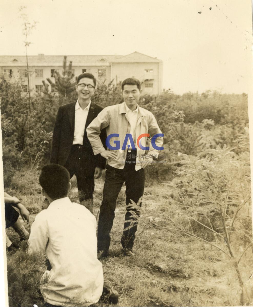 경북대학교 재학시절 친구와 함께 작은그림