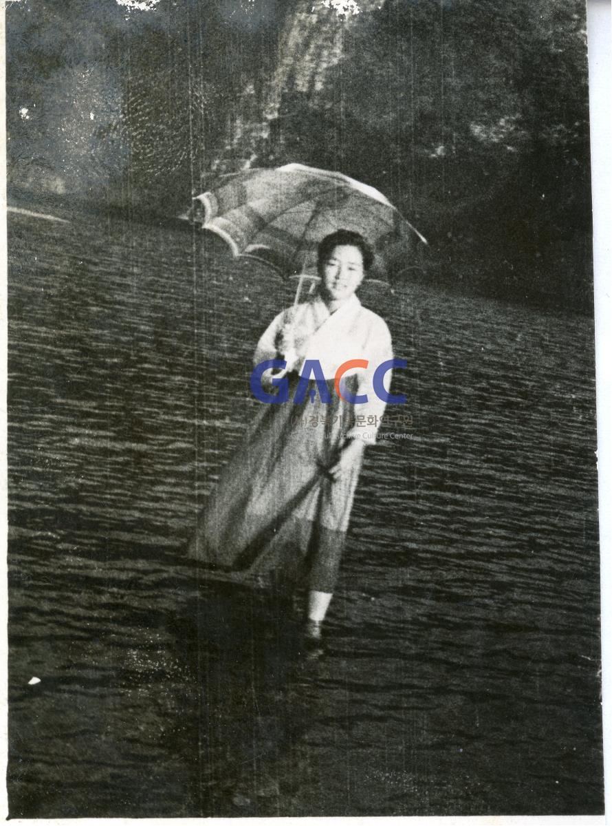 1961년 풍산 마애리에서 찍은 모습 작은그림