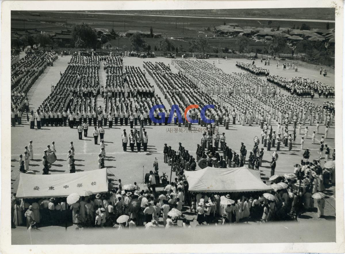 1957년 안동시 소재 중학교 연합 학도호국단 도열 작은그림