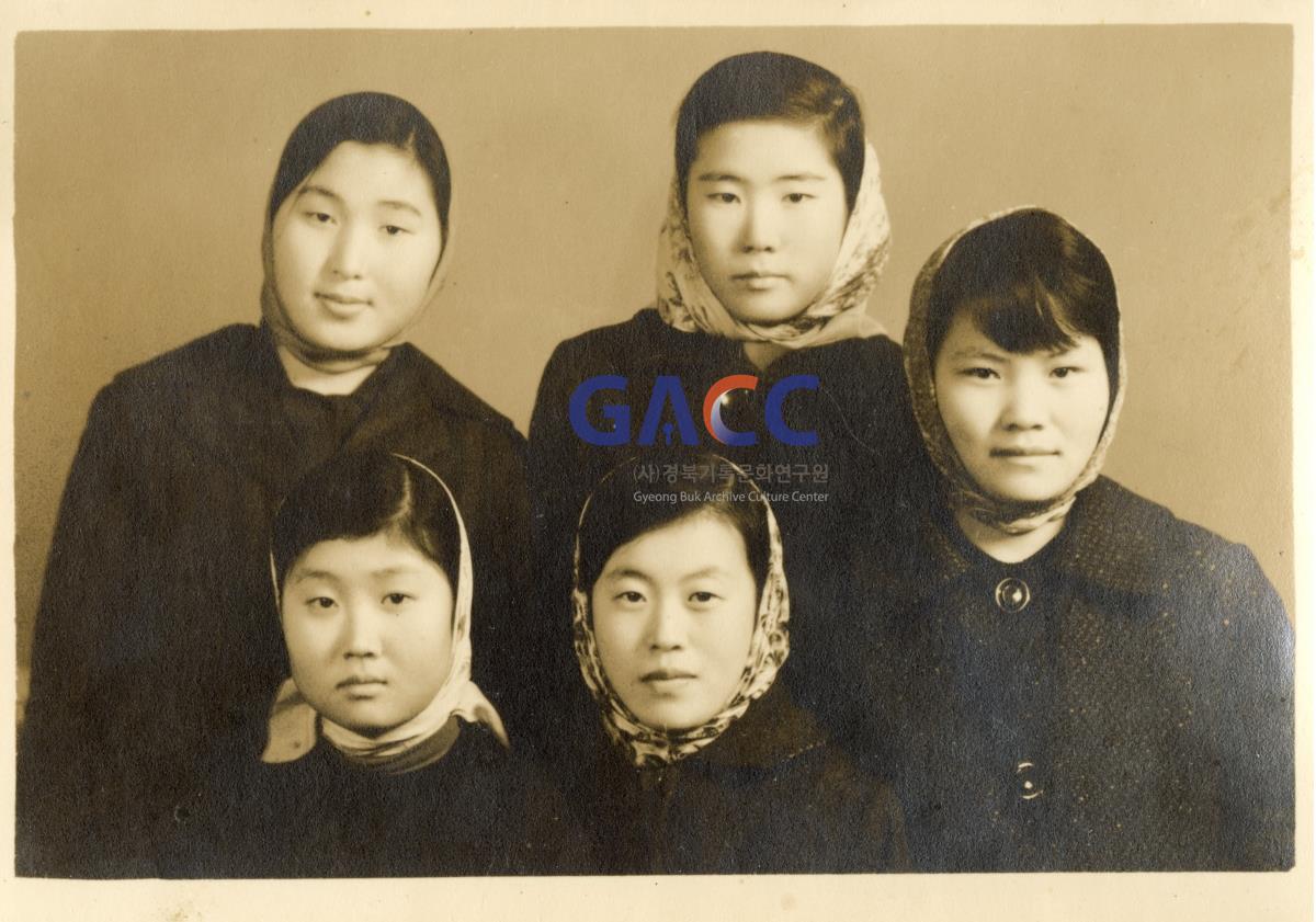 1962년 귀마개 여인들 작은그림