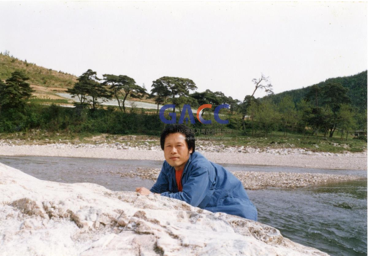 1985년 도연폭포 앞에서 작은그림