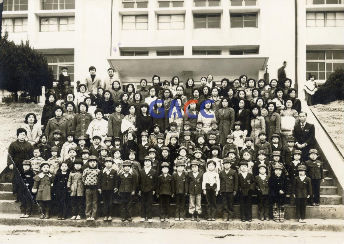 1976년 안동부설초등학교 입학식 작은그림