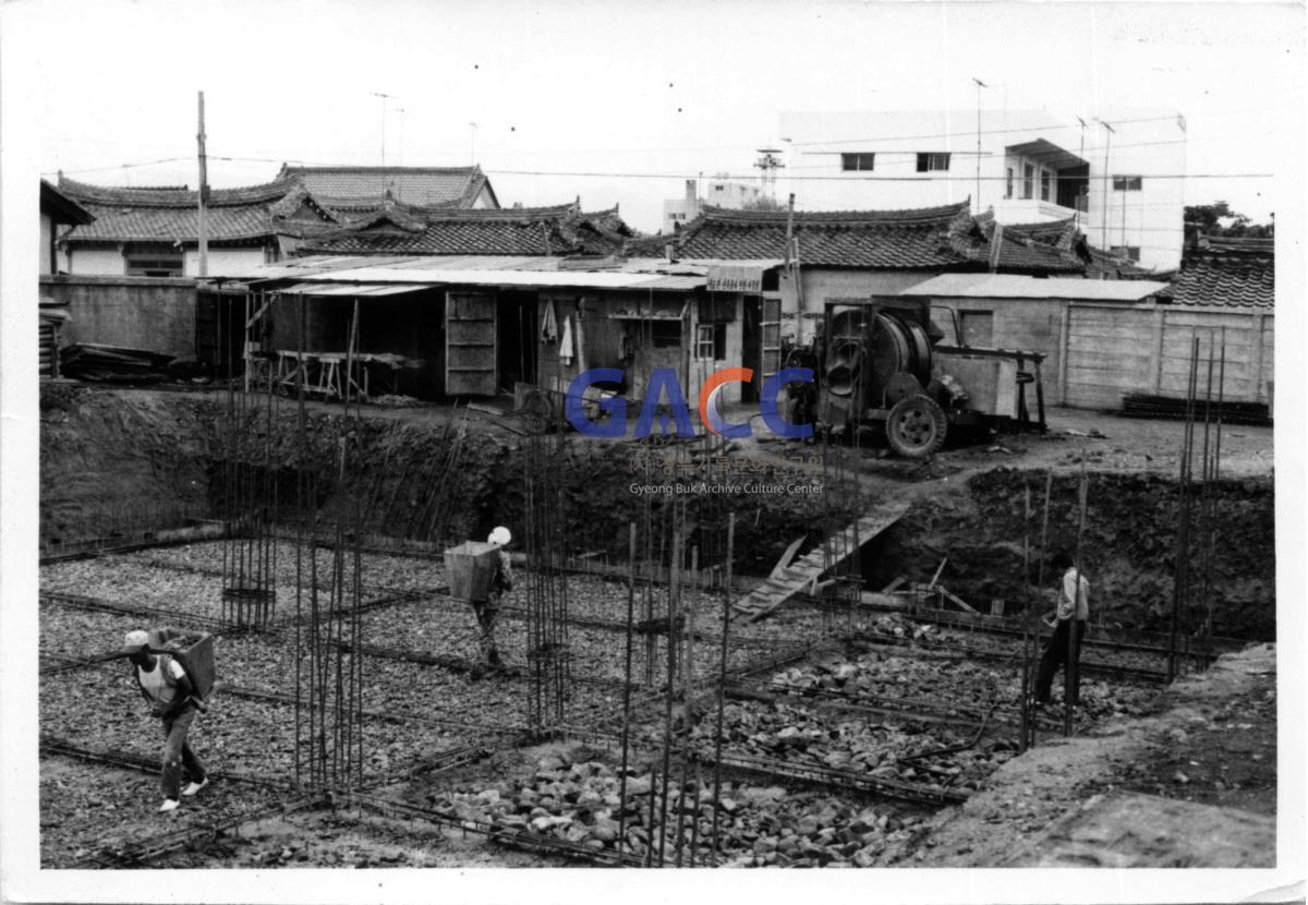 가톨릭 상지대학교 마리스타학생회관 건축현장 1975년 작은그림