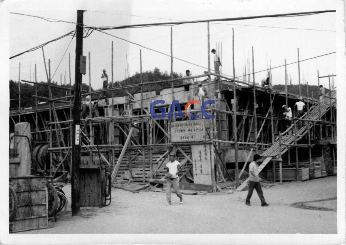 가톨릭 상지대학교 마리스타학생회관 건축현장 1975년 작은그림