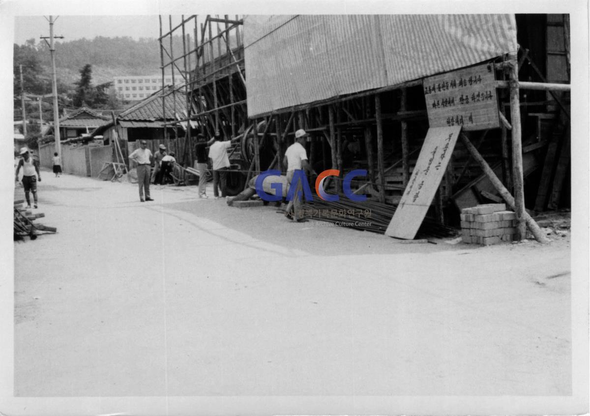 가톨릭 상지대학교 마리스타학생회관 건축현장 1975년 작은그림