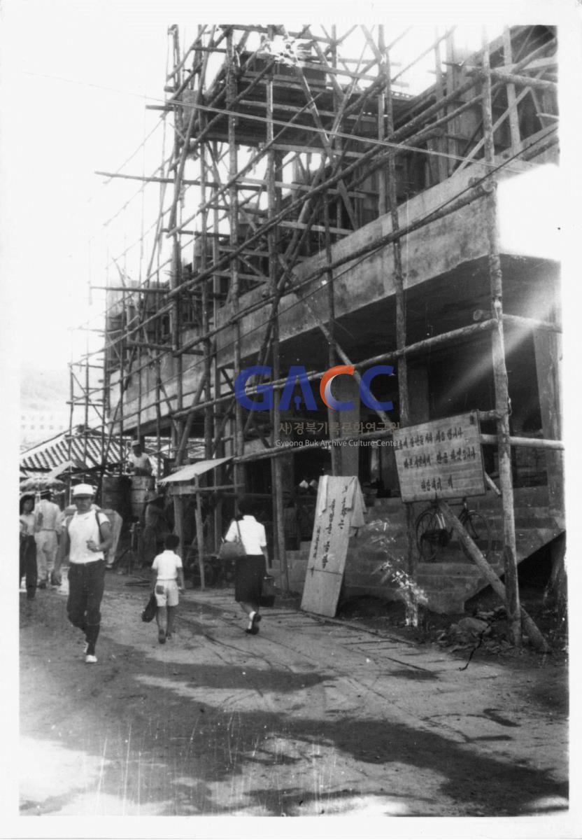 가톨릭 상지대학교 마리스타학생회관 건축현장 1975년 작은그림