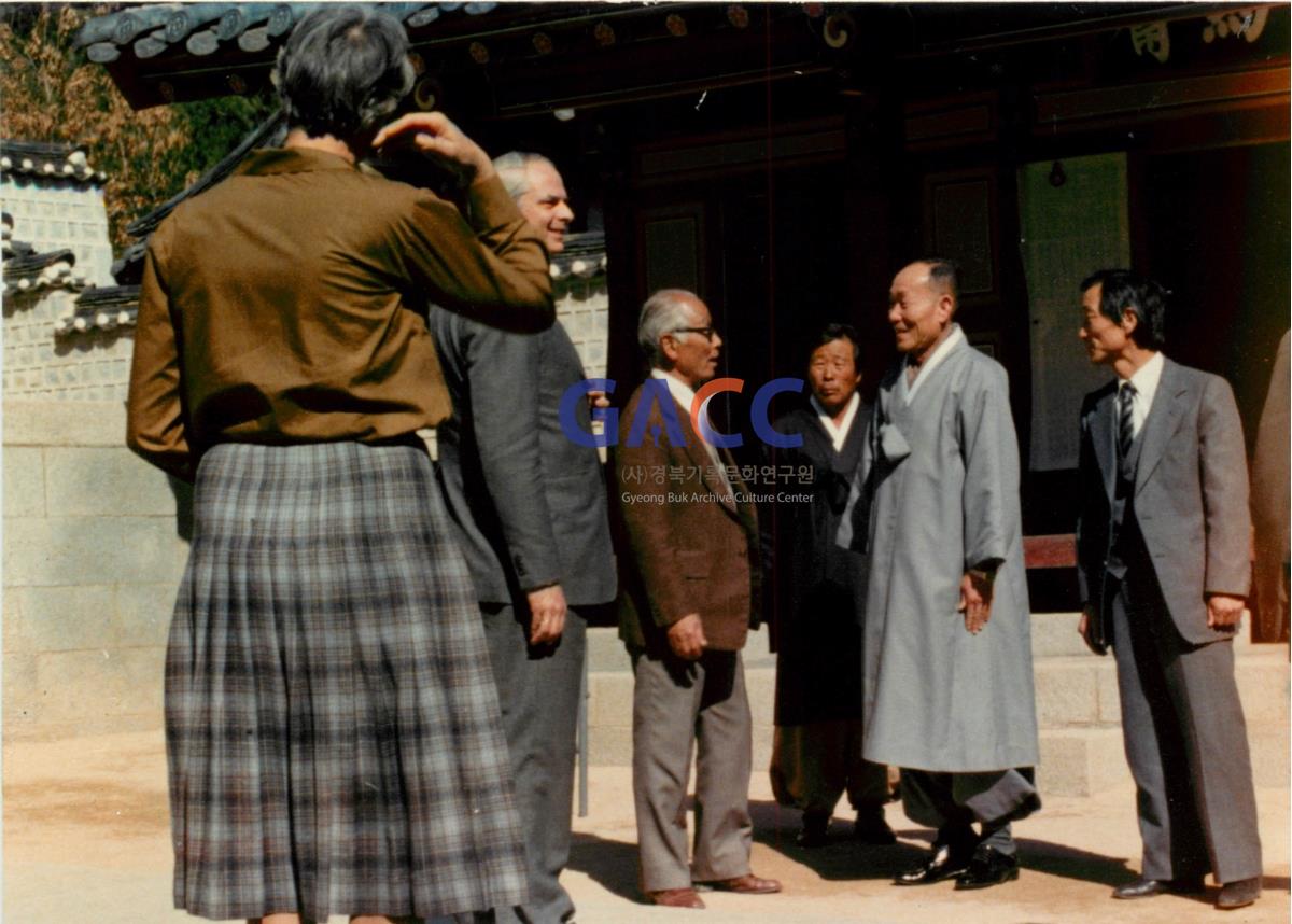 가톨릭 상지대학교 로란드 반 덴 버그 주한 네덜란드 대사 하회마을 방문 1978년 작은그림