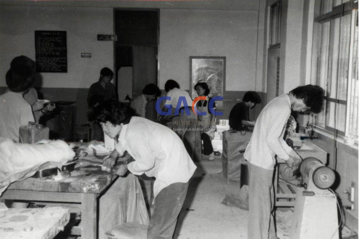 가톨릭 상지대학교 금속공예과 수업 1970년대 작은그림