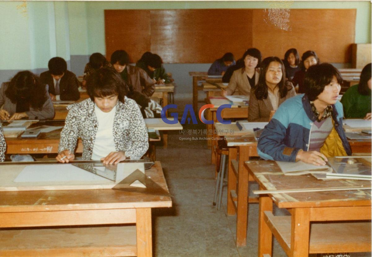 가톨릭 상지대학교 응용미술과 수업 1970년대 작은그림