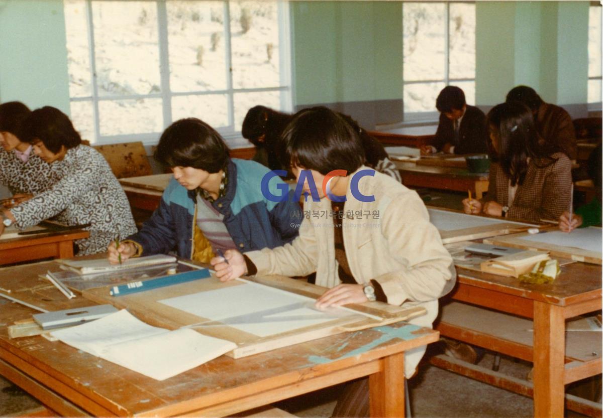 가톨릭 상지대학교 응용미술과 수업 1970년대 작은그림