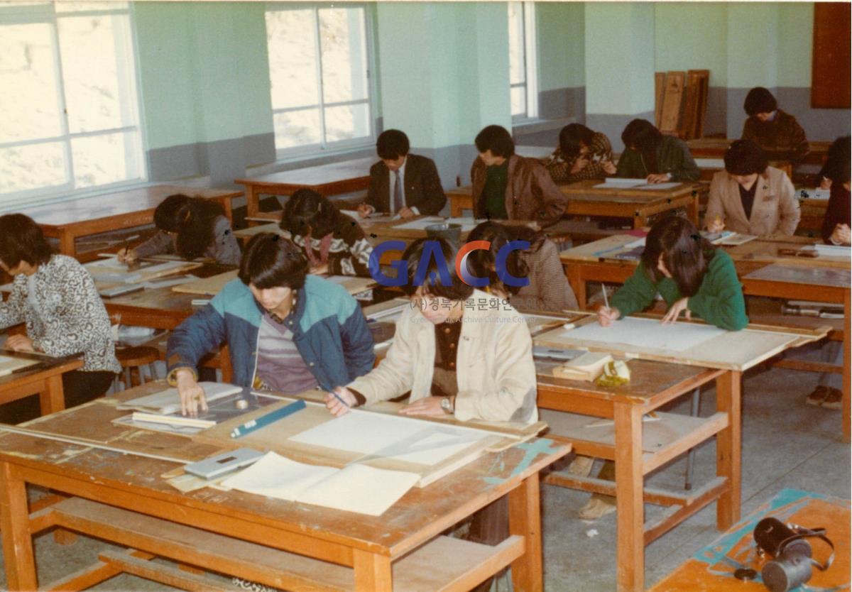 가톨릭 상지대학교 응용미술과 수업 1970년대 작은그림