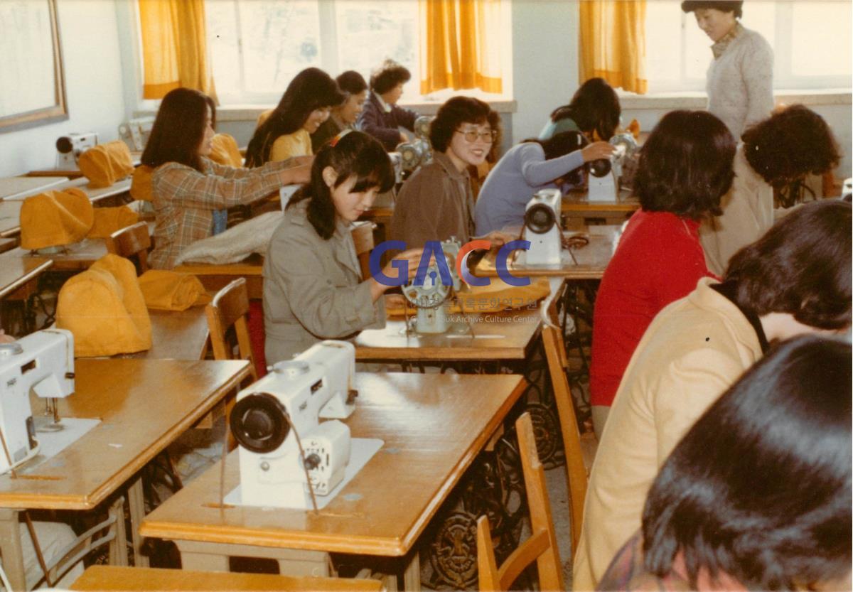 가톨릭 상지대학교 최초의 학과 의상디자인과 작은그림