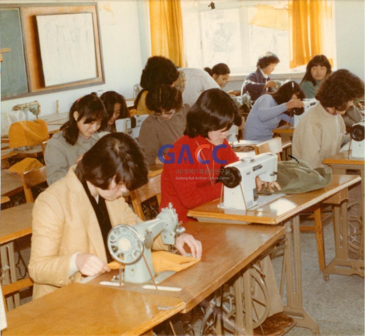 가톨릭 상지대학교 최초의 학과 의상디자인과 작은그림