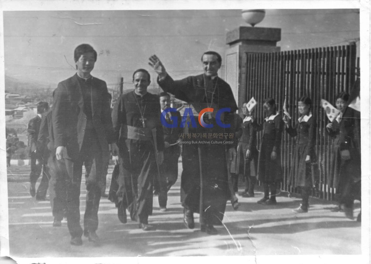 안동교구청 사목국 교황대사 루이지 도세나 대주교 안동방문 1977년 작은그림
