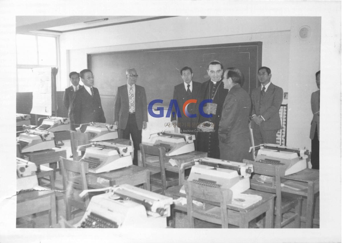 안동교구청 사목국 교황대사 루이지 도세나 대주교 안동방문 1977년 작은그림