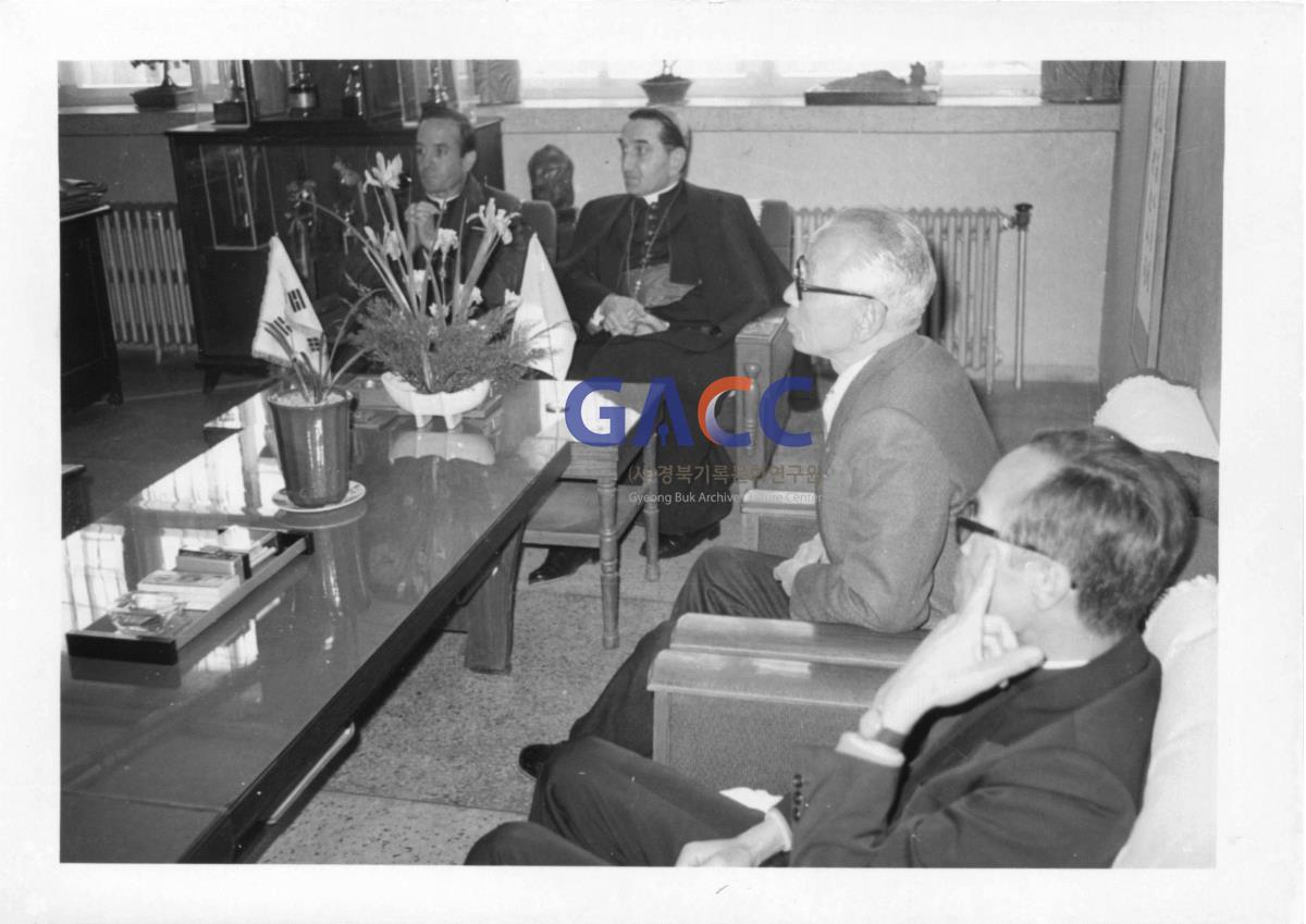 안동교구청 사목국 교황대사 루이지 도세나 대주교 안동방문 1977년 작은그림