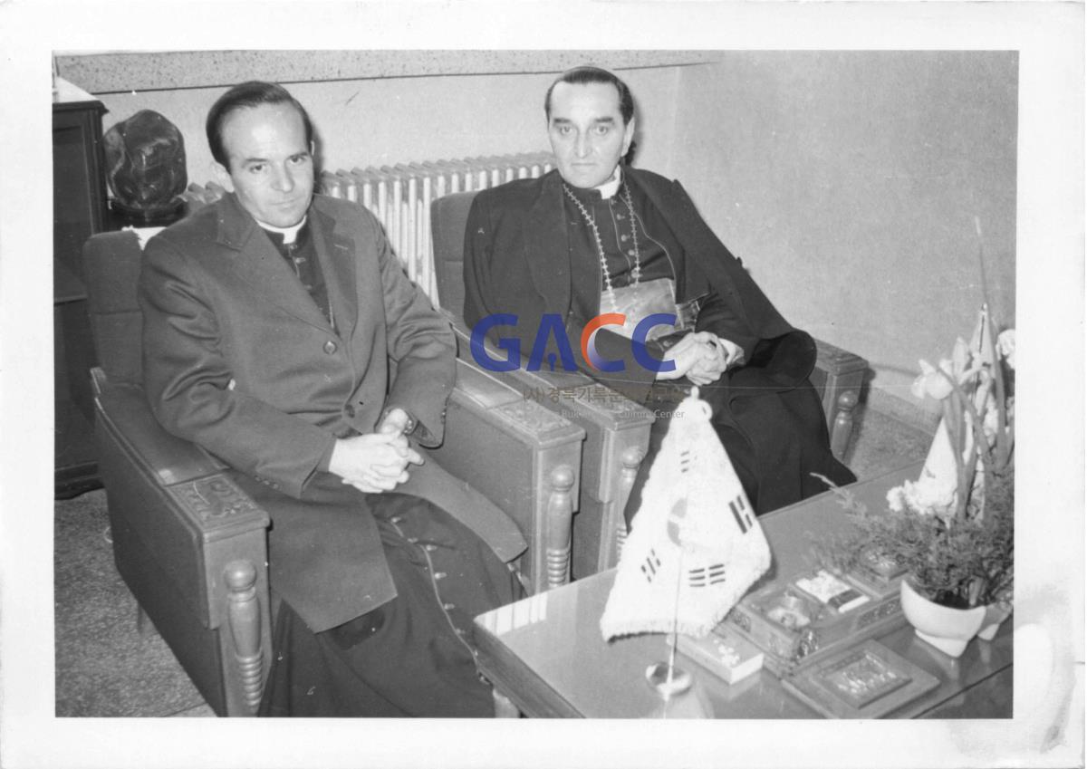 안동교구청 사목국 교황대사 루이지 도세나 대주교 안동방문 1977년 작은그림
