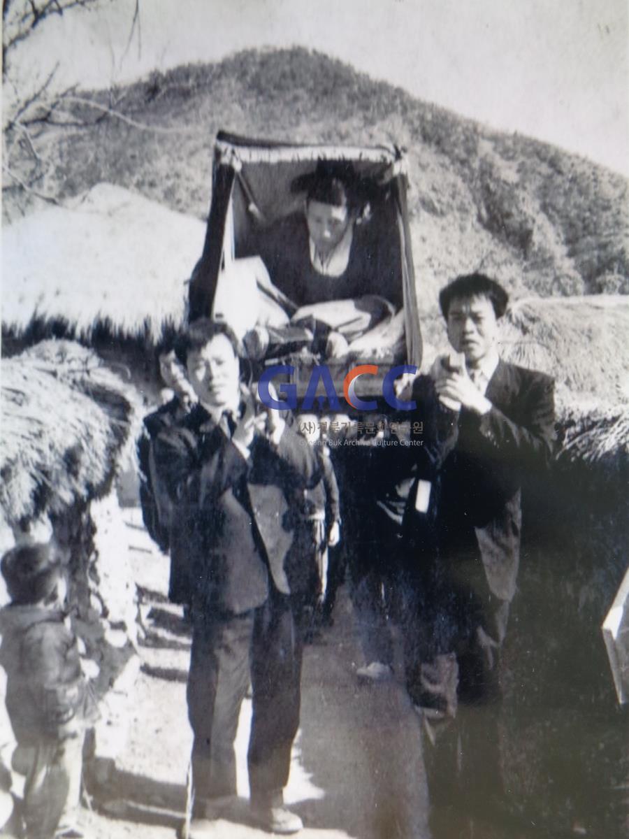 1970년대 가마 탄 신랑 작은그림