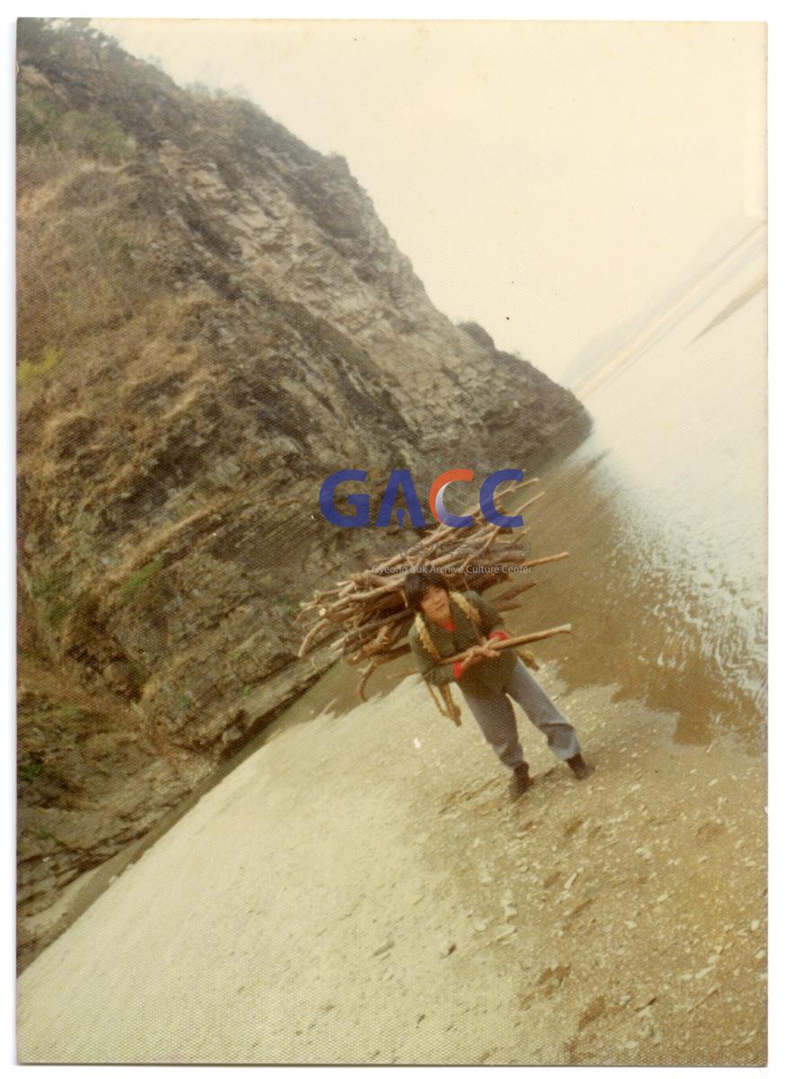 1982년 풍산 마애리 망천절벽 아래 작은그림